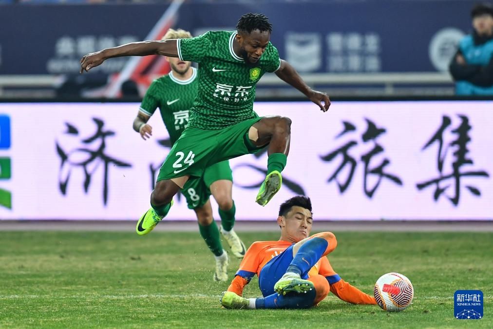 中超联赛：北京国安6-1大胜山东泰山