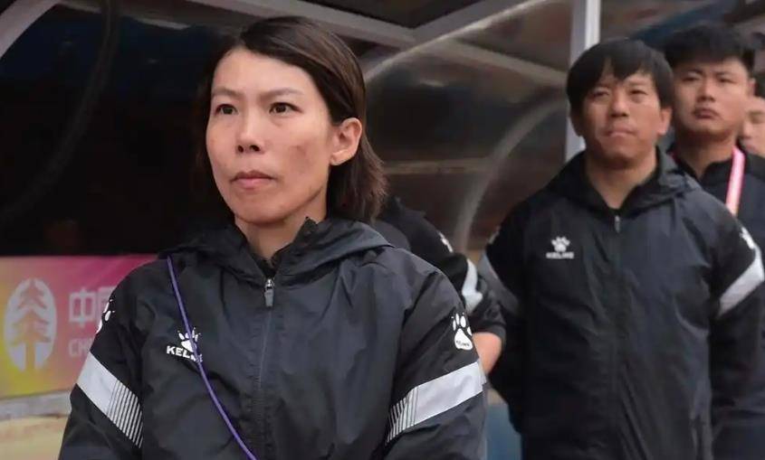 墨西哥女足联赛决赛惊险上演，花絮引人入胜